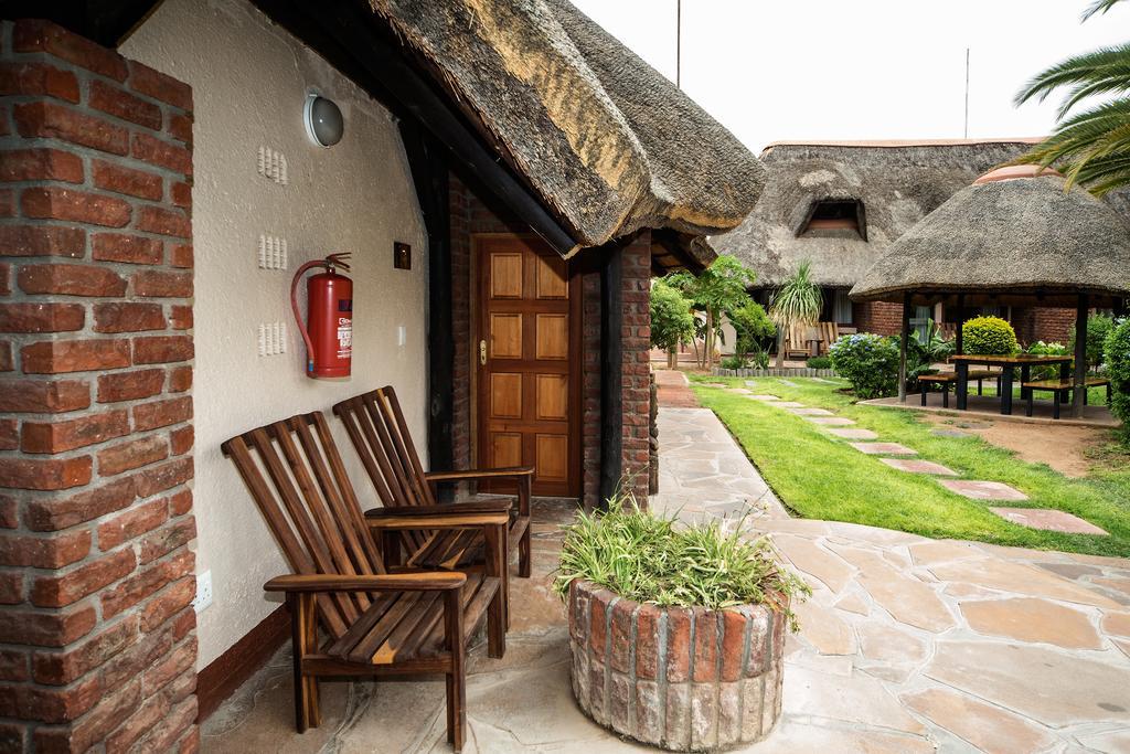 Cest Si Bon Hotel Otjiwarongo Exteriér fotografie
