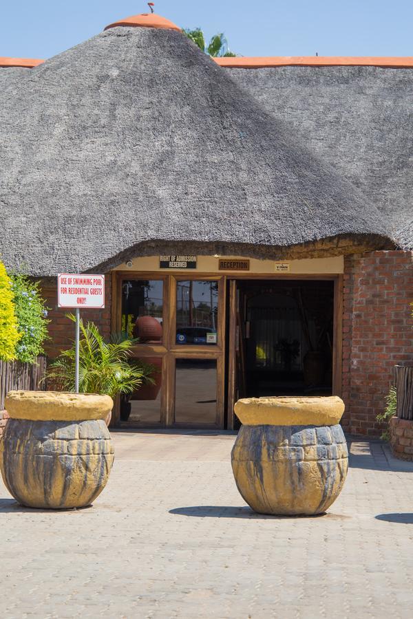 Cest Si Bon Hotel Otjiwarongo Exteriér fotografie