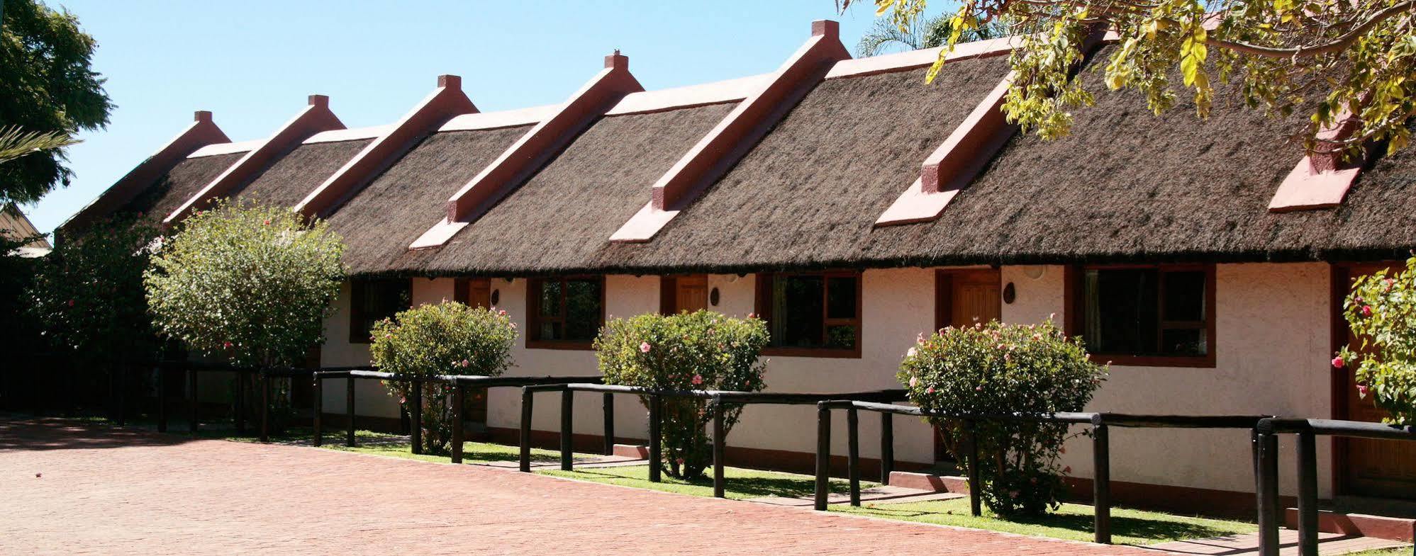Cest Si Bon Hotel Otjiwarongo Exteriér fotografie