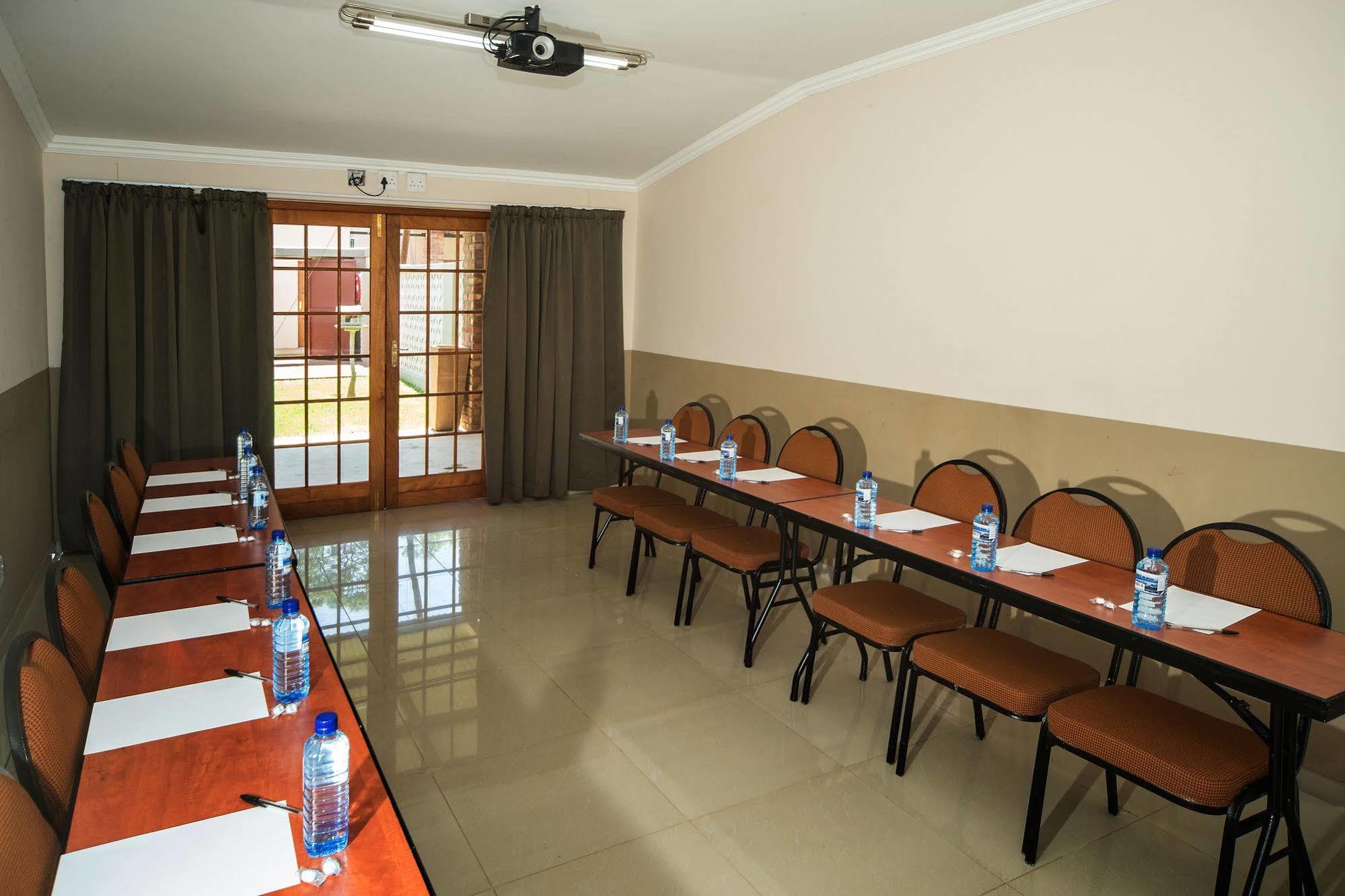 Cest Si Bon Hotel Otjiwarongo Exteriér fotografie