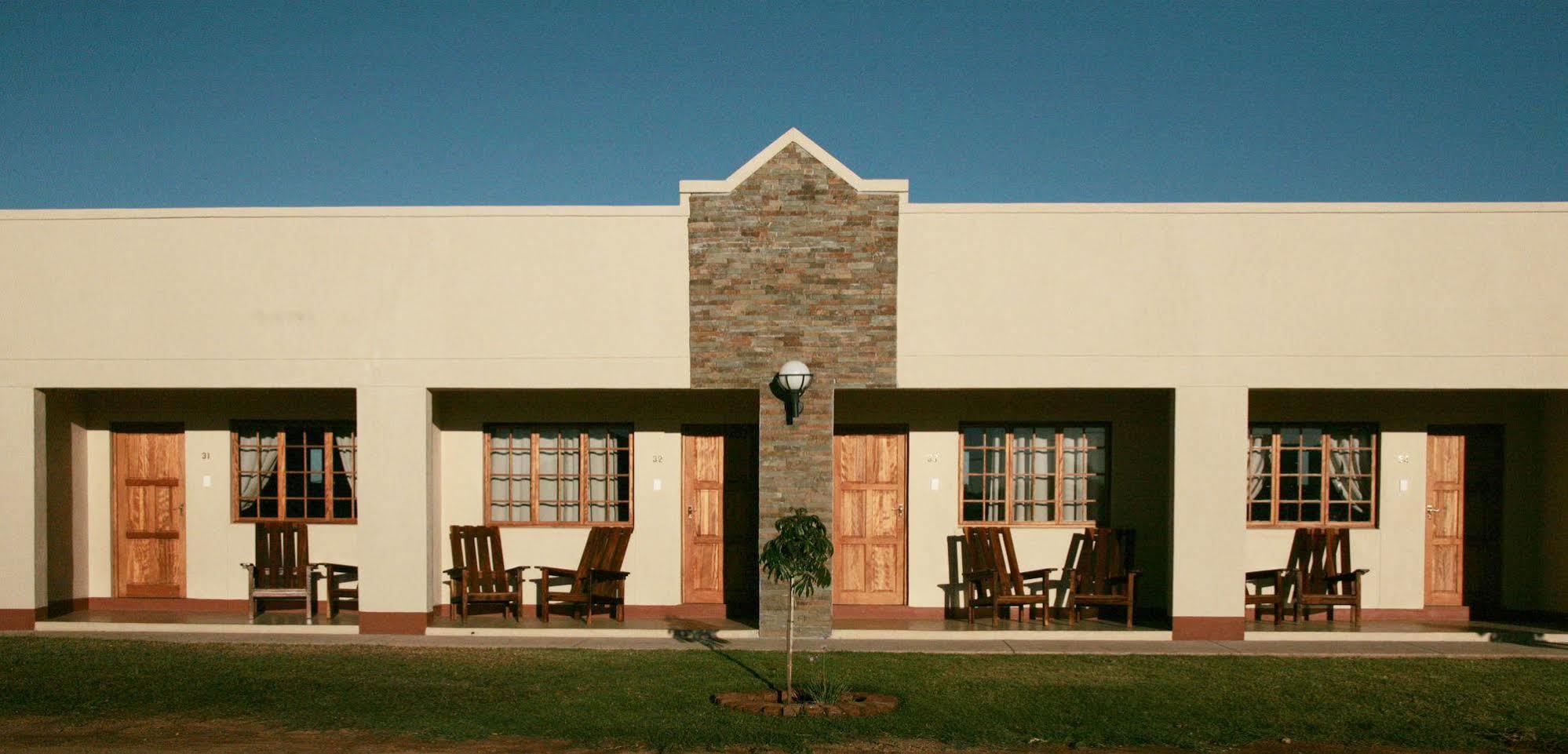 Cest Si Bon Hotel Otjiwarongo Exteriér fotografie